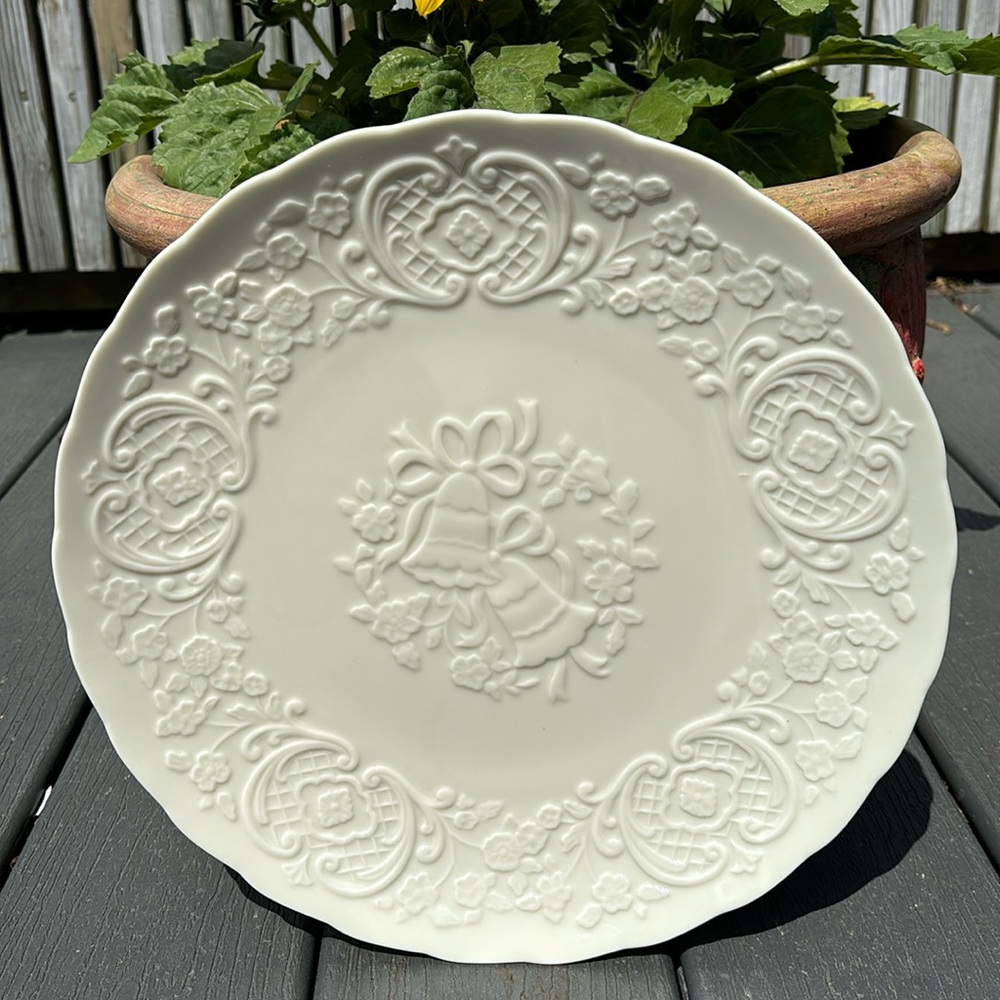 Lenox Cream Embossed Bell and Floral Dinner Plate